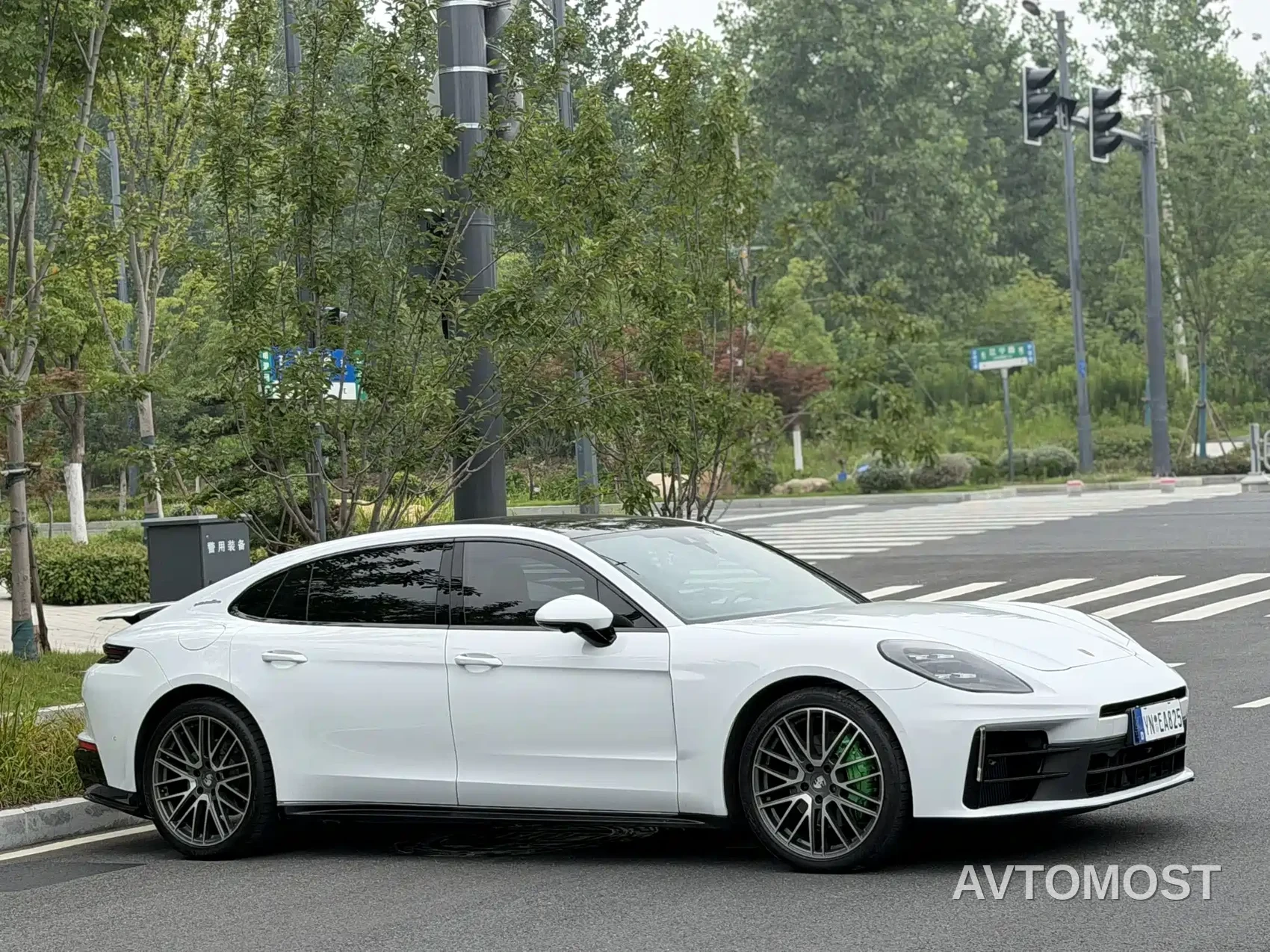 Porsche Panamera 2024 Panamera 4 Executive Long Wheelbase 2.9T — фото 3