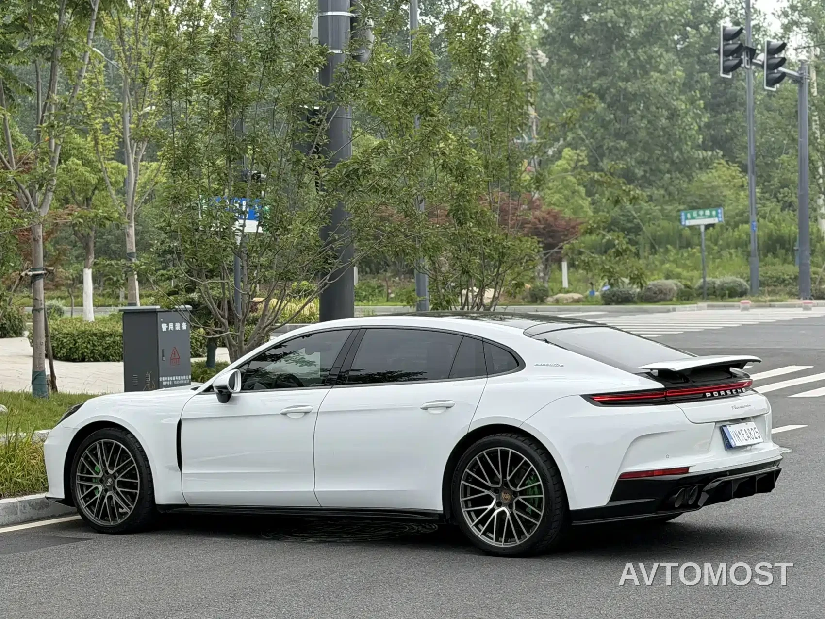 Porsche Panamera 2024 Panamera 4 Executive Long Wheelbase 2.9T — фото 9