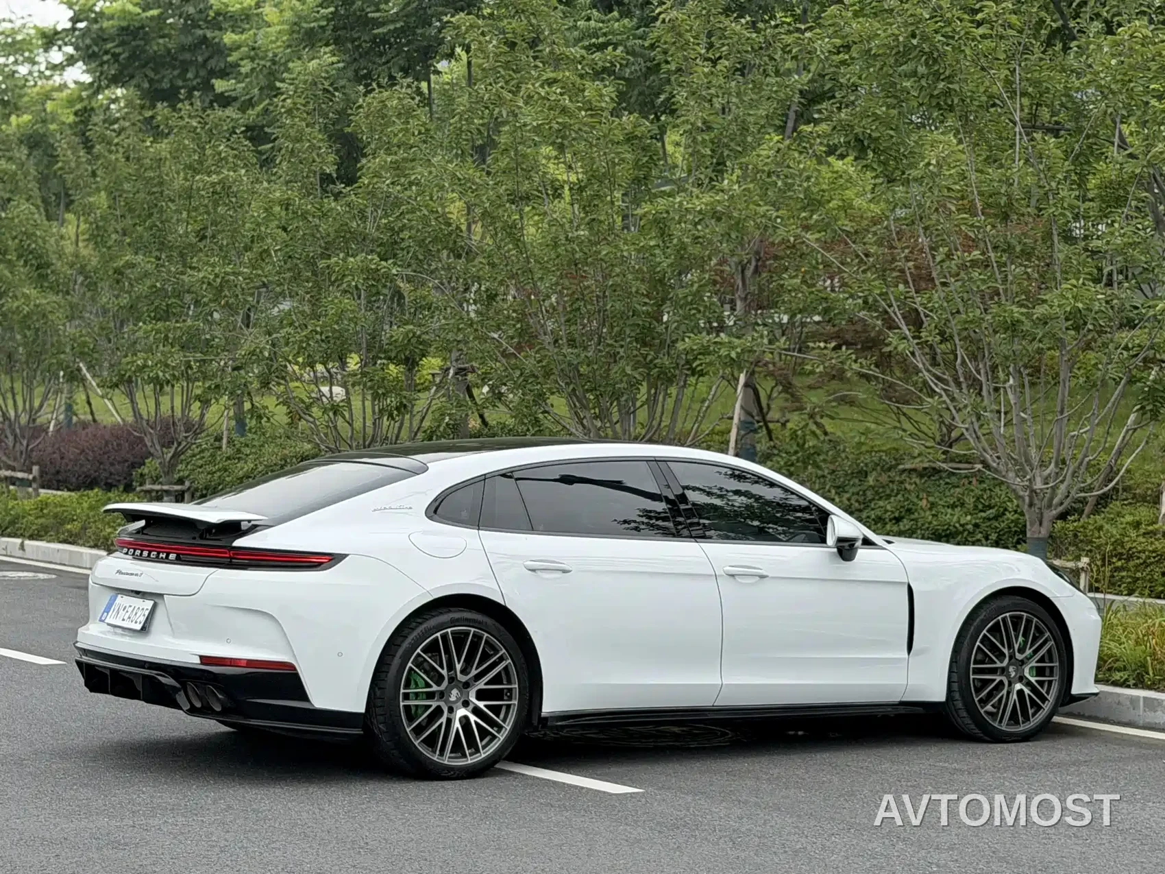 Porsche Panamera 2024 Panamera 4 Executive Long Wheelbase 2.9T — фото 11