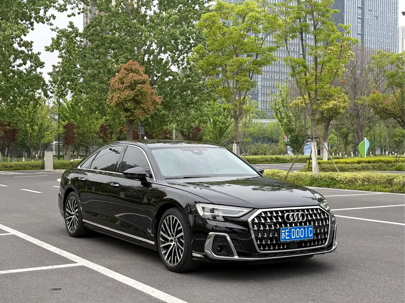 Audi A8 2023 A8L 50 TFSI quattro Exclusive — фото 3