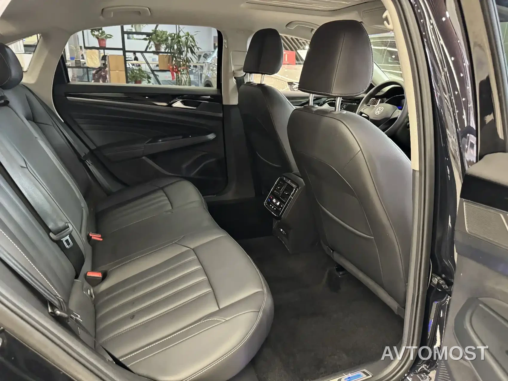 Volkswagen Passat New Energy 2022 430PHEV Hybrid Business Edition — фото 11