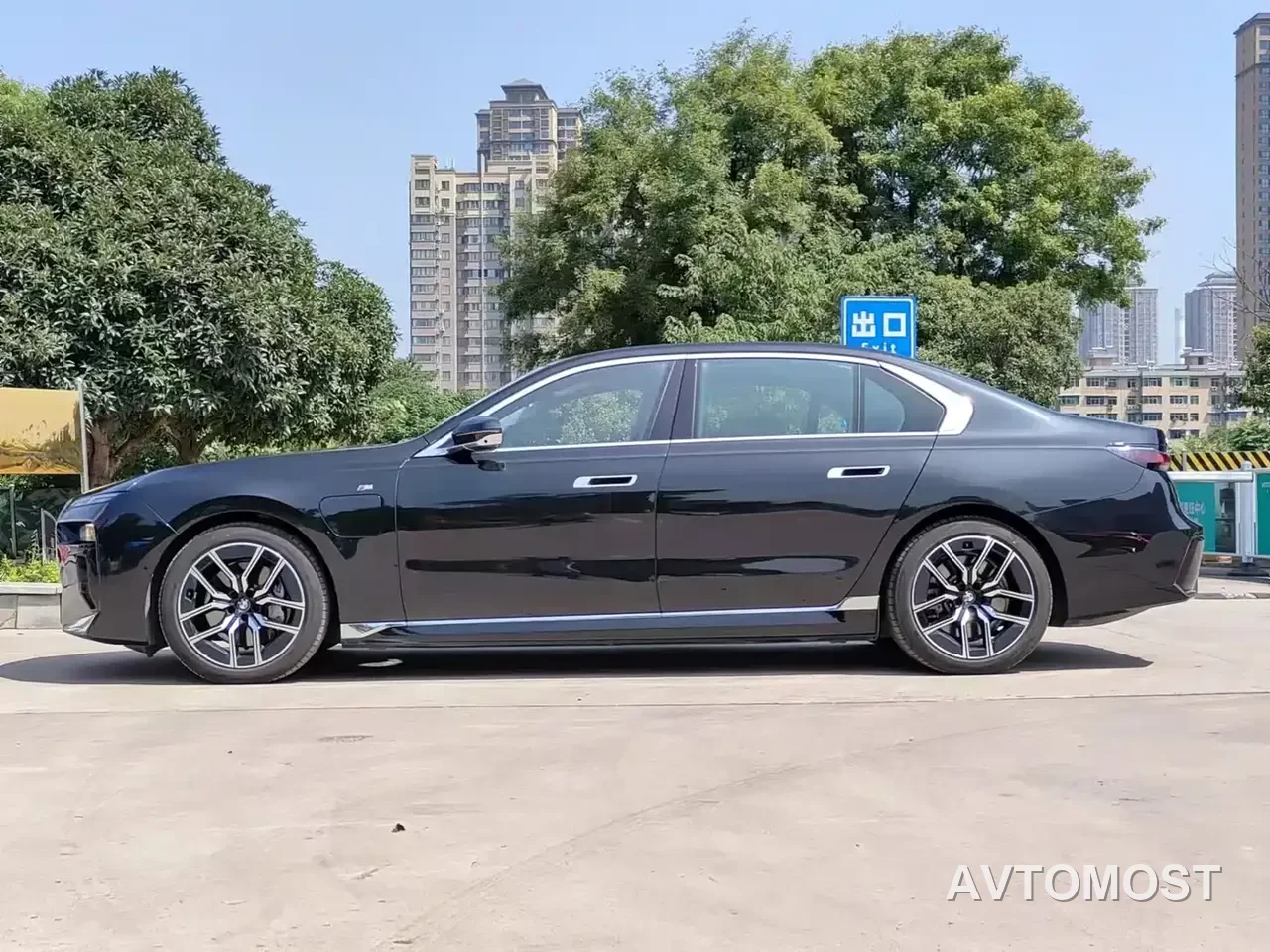 BMW i7 2023 eDrive50L Leading M Sport Package — фото 3