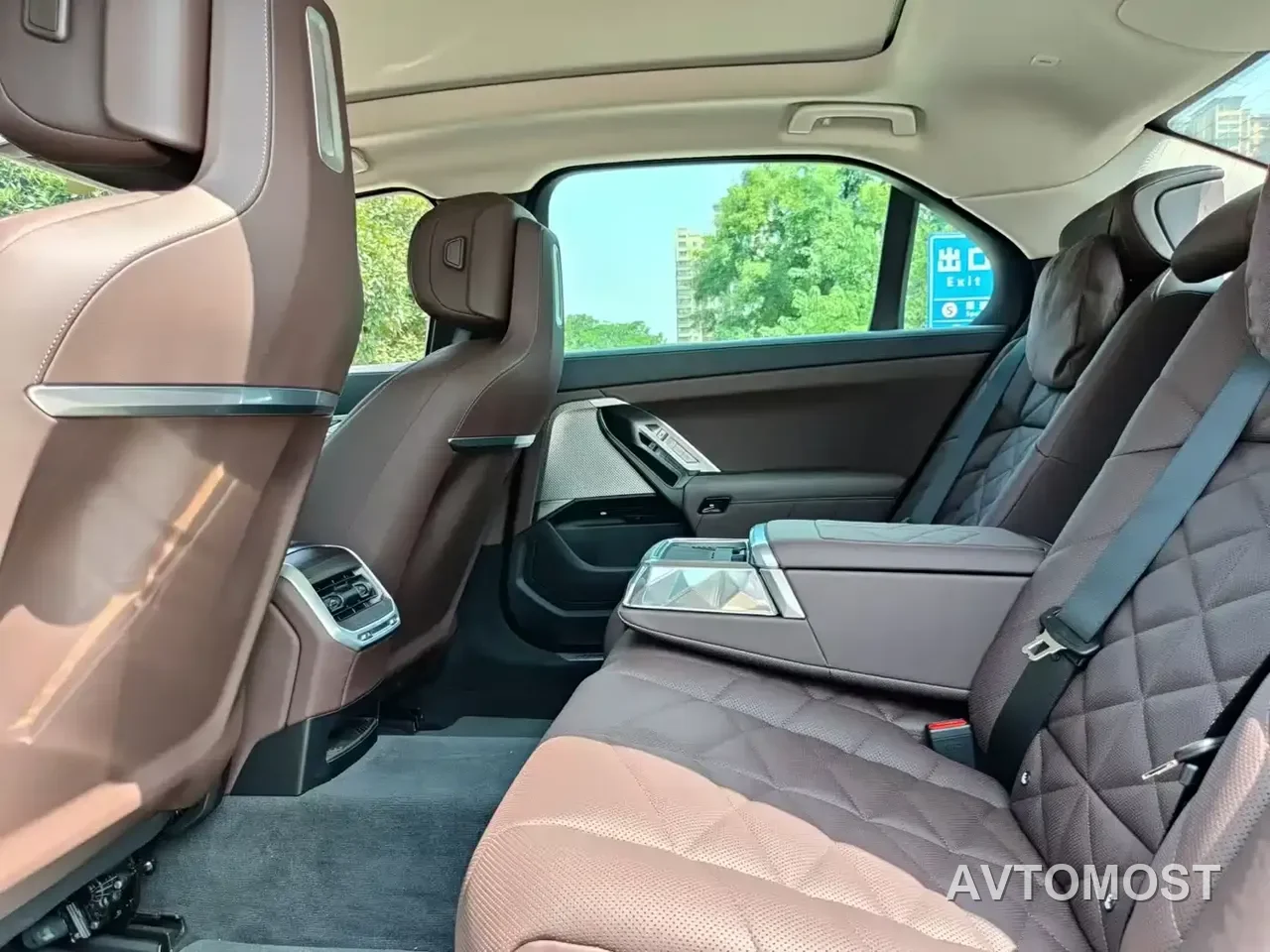 BMW i7 2023 eDrive50L Leading M Sport Package — фото 8