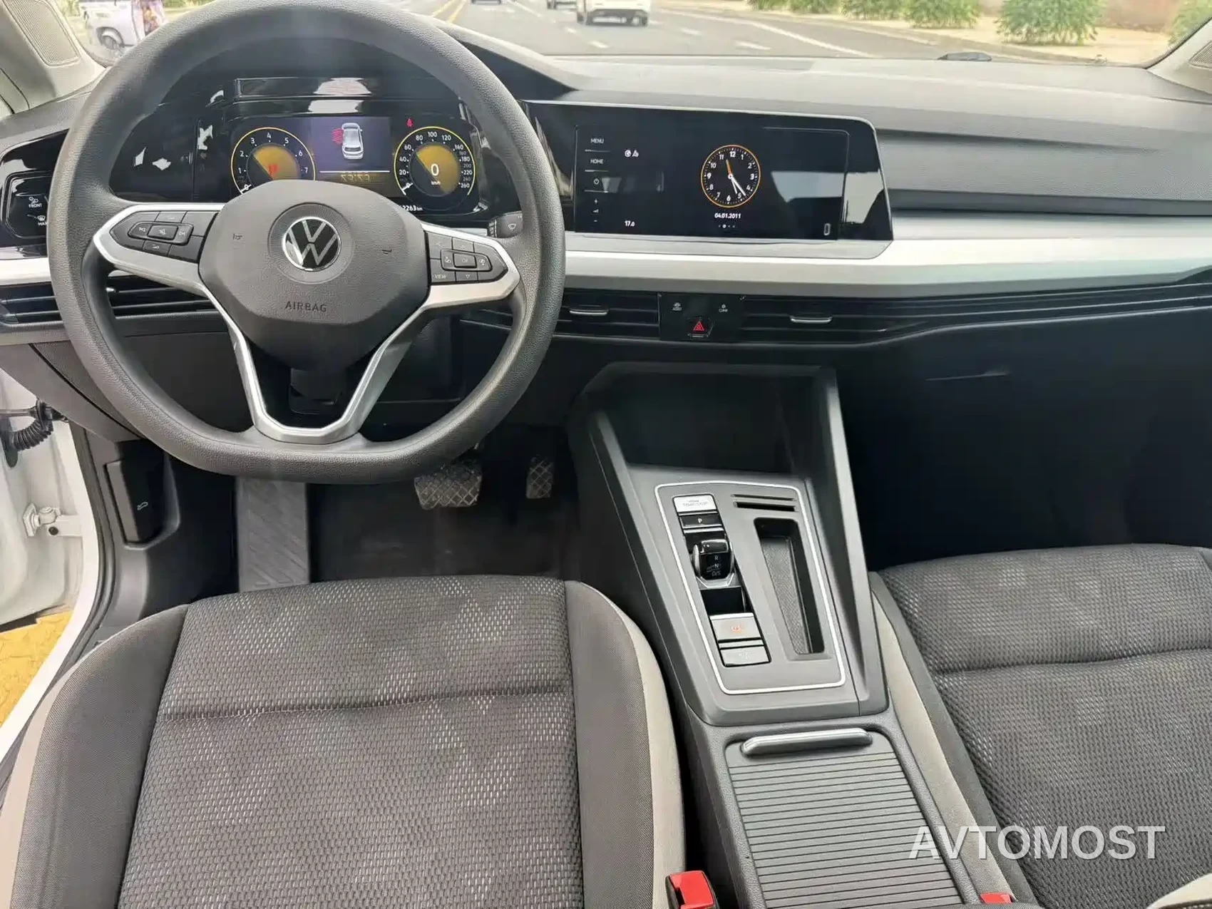 Volkswagen Golf 2023 200TSI DSG Pro — фото 5