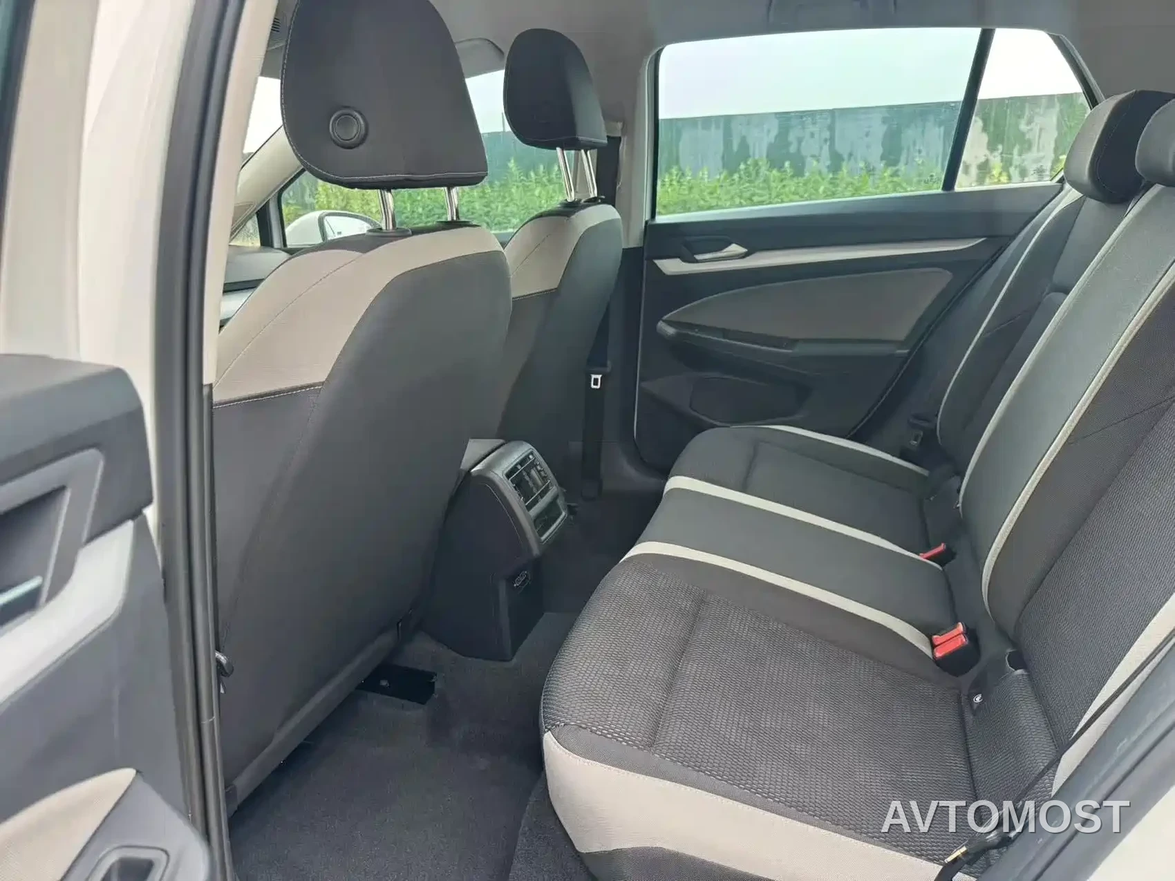 Volkswagen Golf 2023 200TSI DSG Pro — фото 6