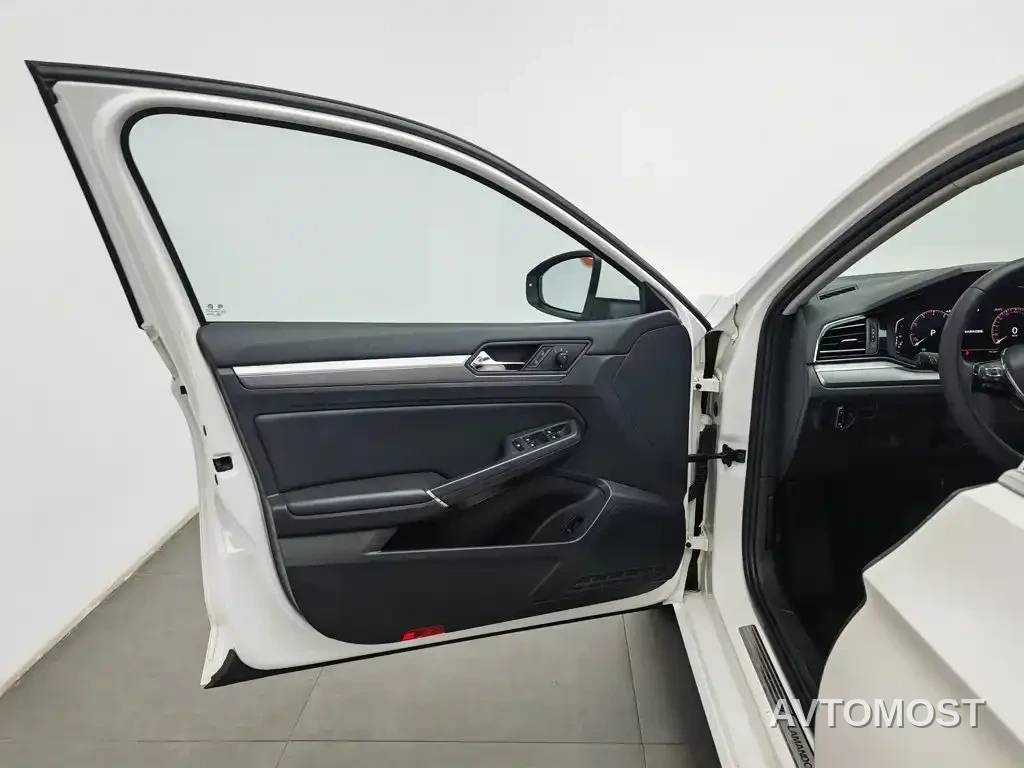 Volkswagen Lamando 2021 Facelift 280TSI DSG Comfort Edition — фото 6