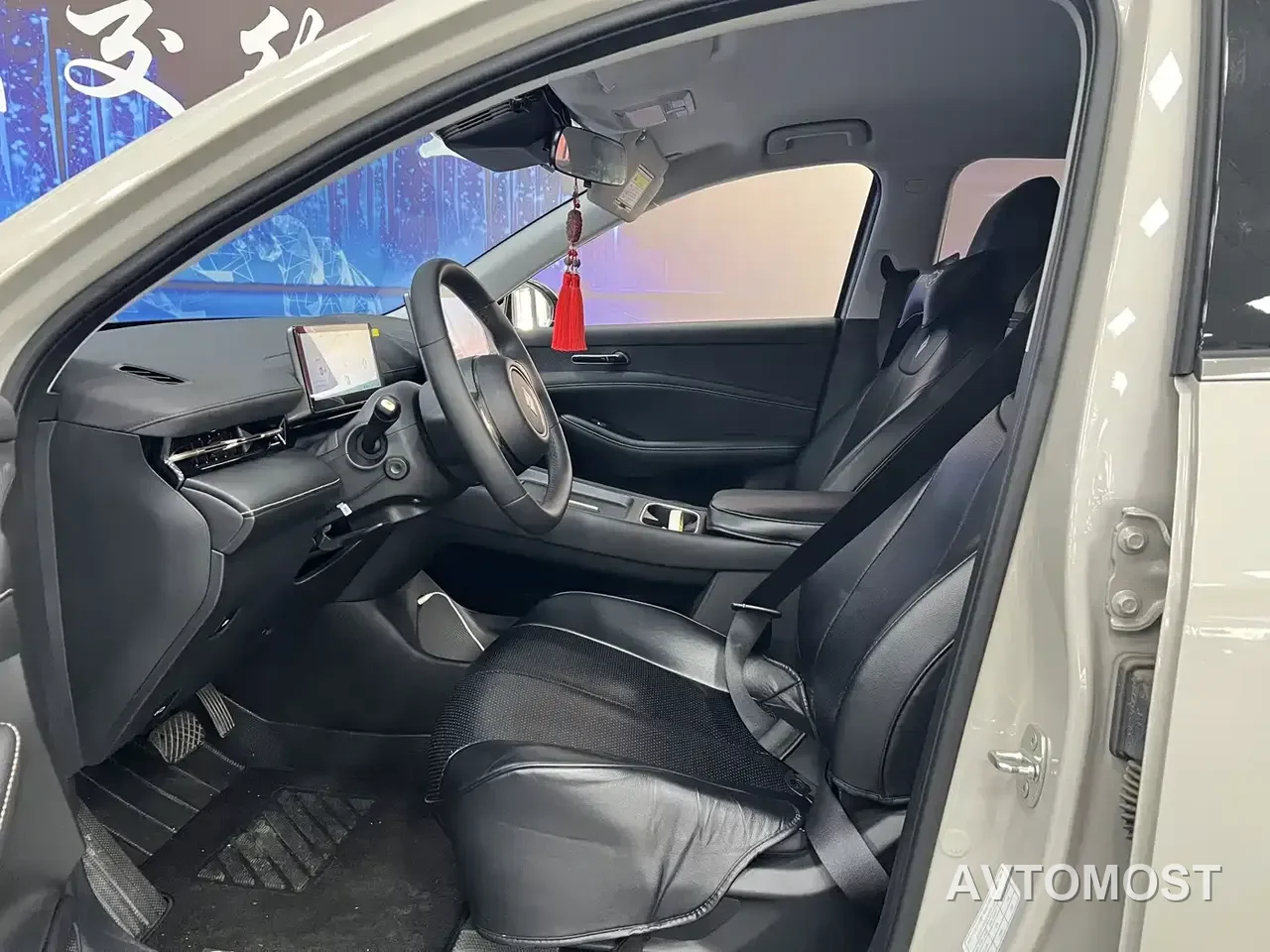 Baojun Yunhai 2024 140km Plug-in Hybrid — фото 8