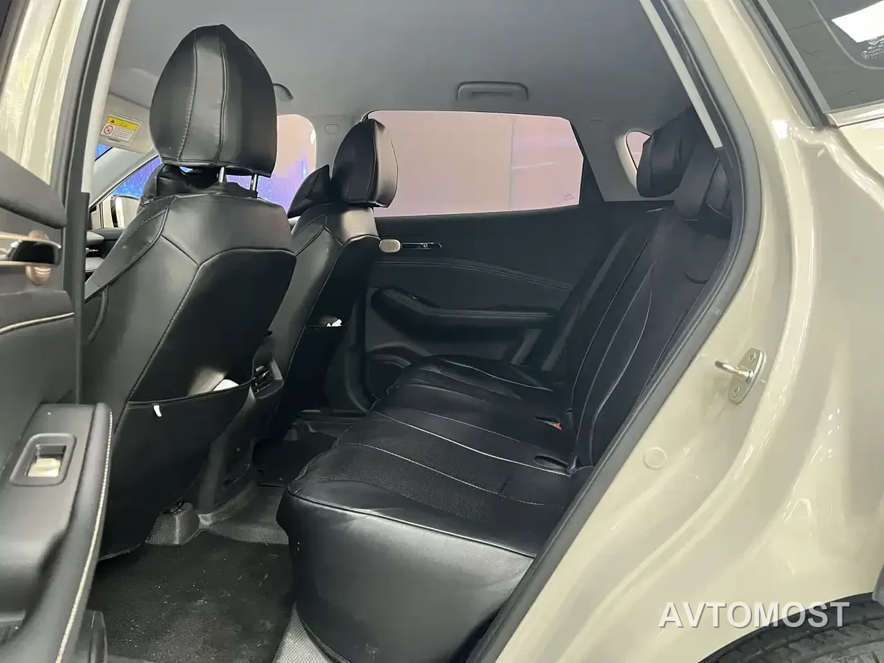 Baojun Yunhai 2024 140km Plug-in Hybrid — фото 9
