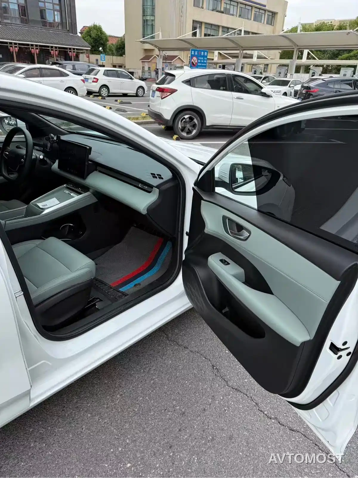 Roewe D6 2025 Model 450km Premium Edition — фото 10