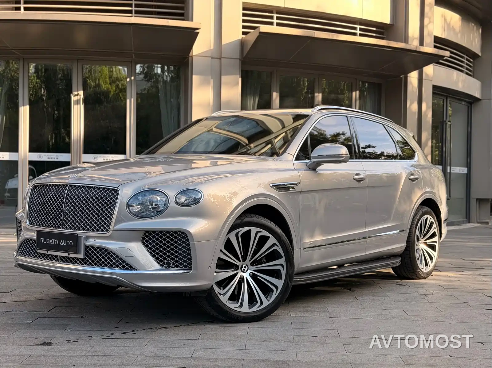 Bentley Bentayga 2021 4.0T V8 — фото 1