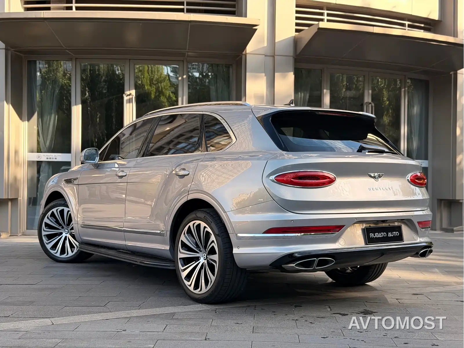 Bentley Bentayga 2021 4.0T V8 — фото 2