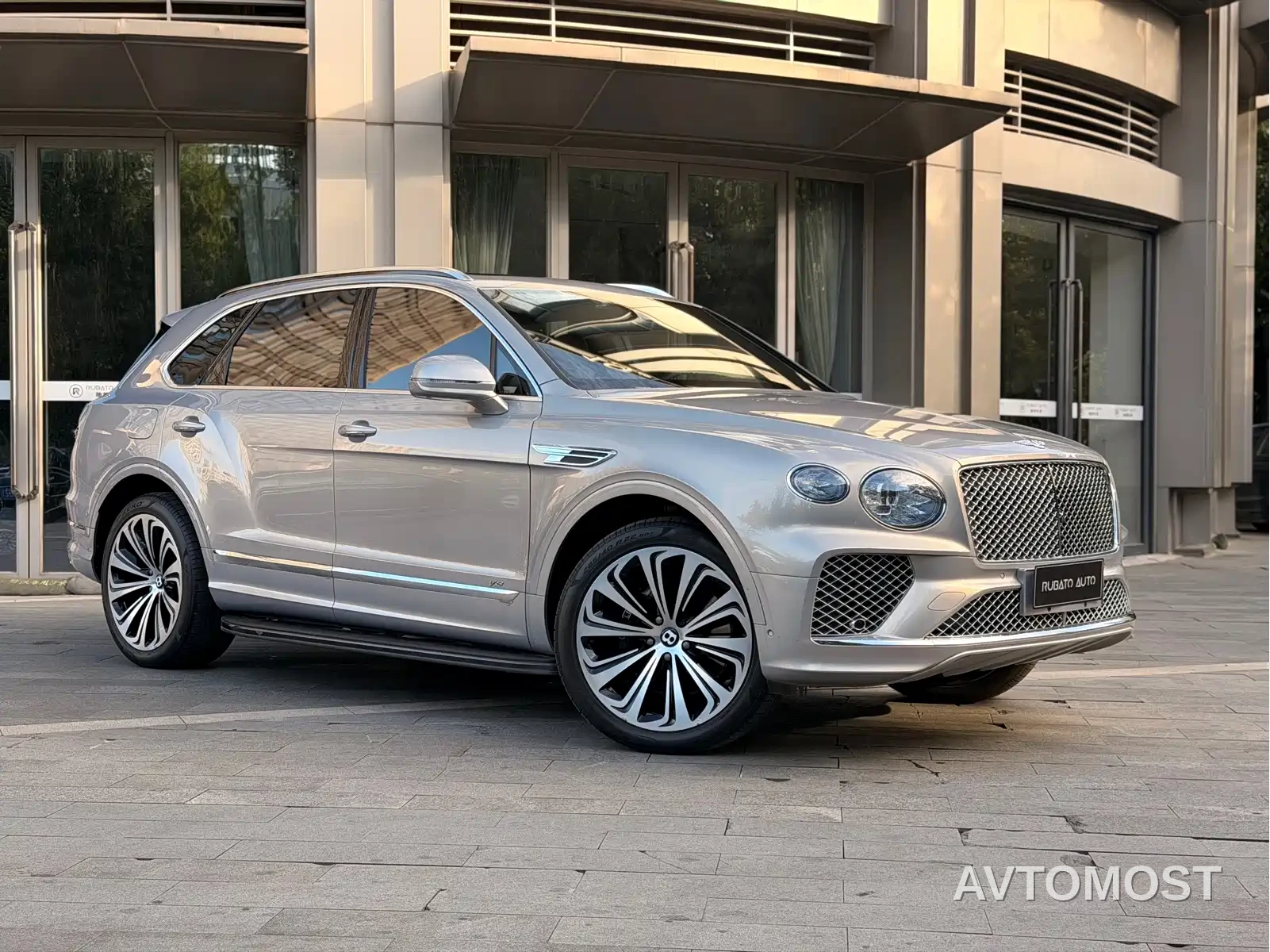 Bentley Bentayga 2021 4.0T V8 — фото 3