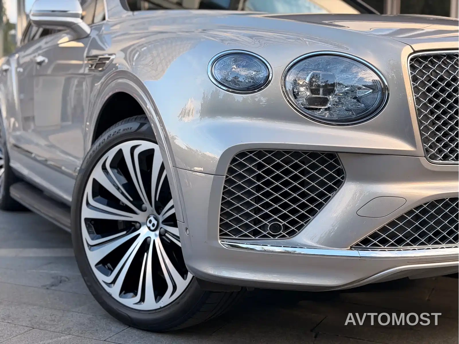 Bentley Bentayga 2021 4.0T V8 — фото 12