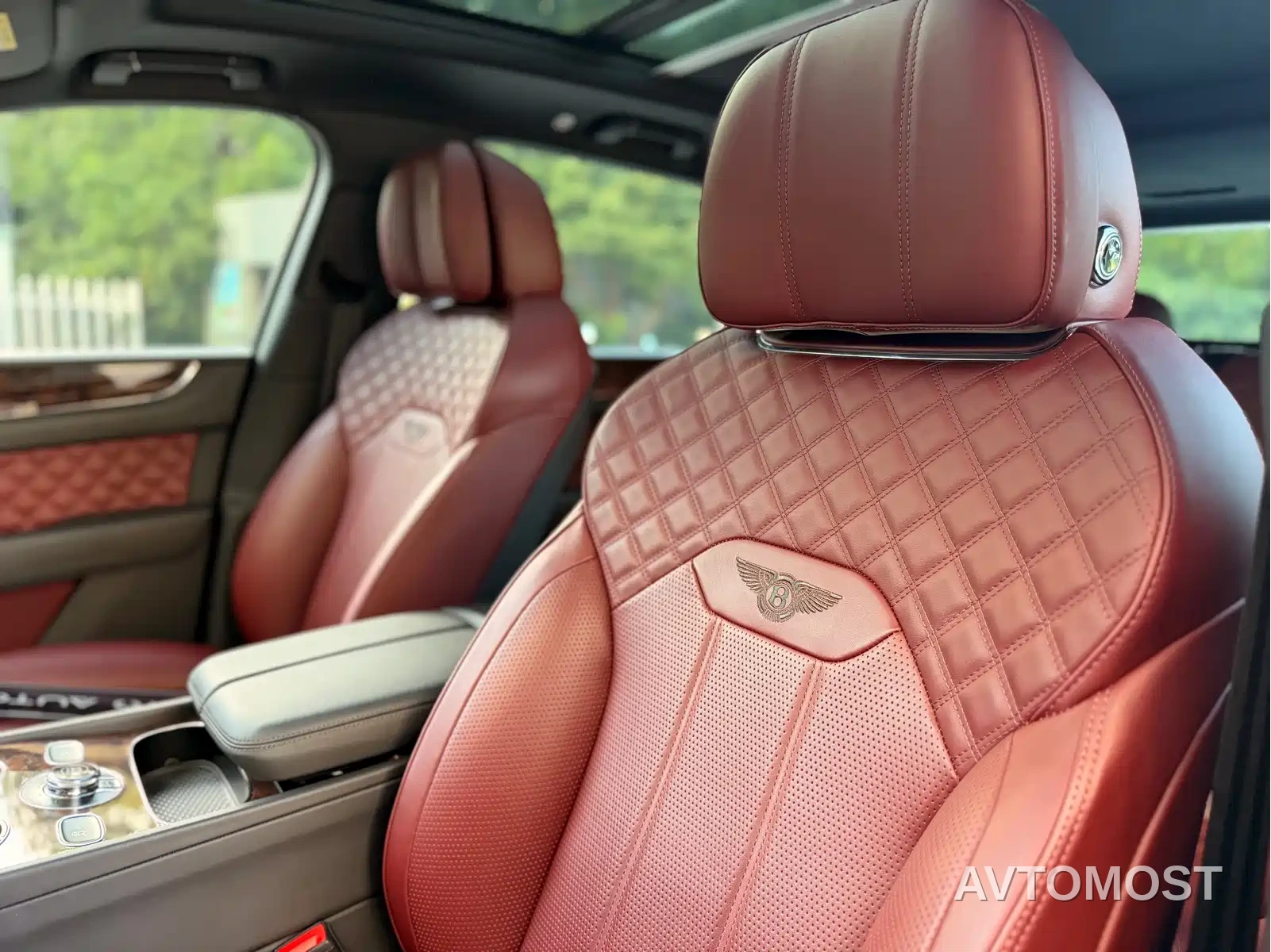 Bentley Bentayga 2021 4.0T V8 — фото 28