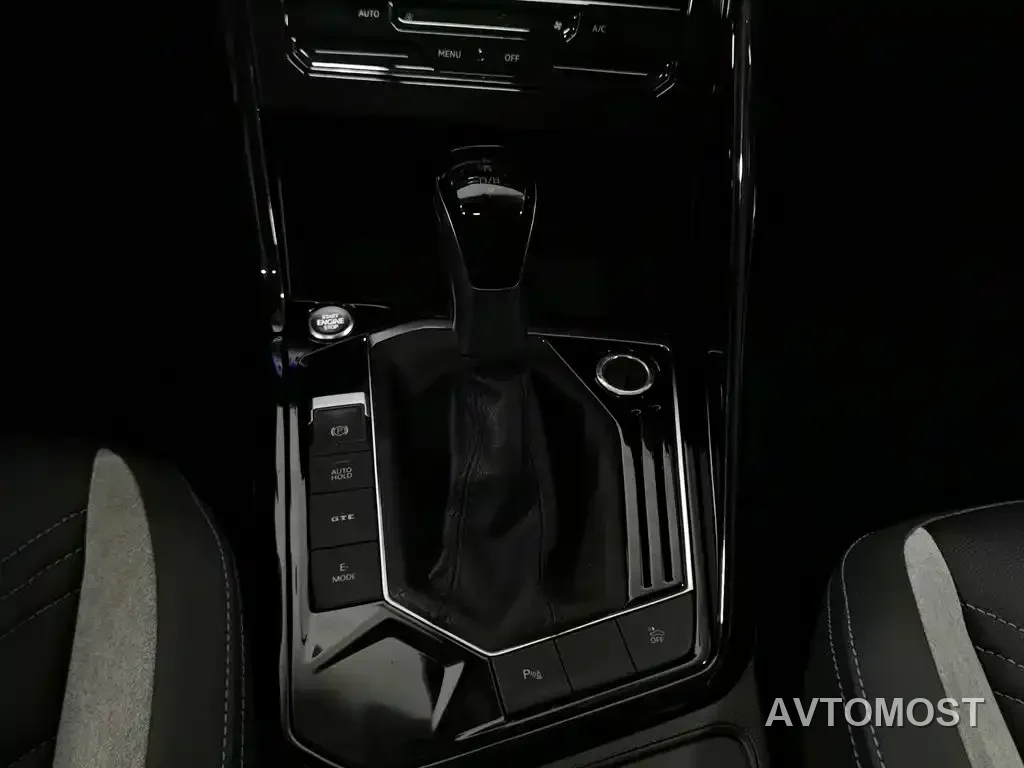 Volkswagen Tayron GTE Plug-in Hybrid 2020 Model 1.4T Luxury — фото 12