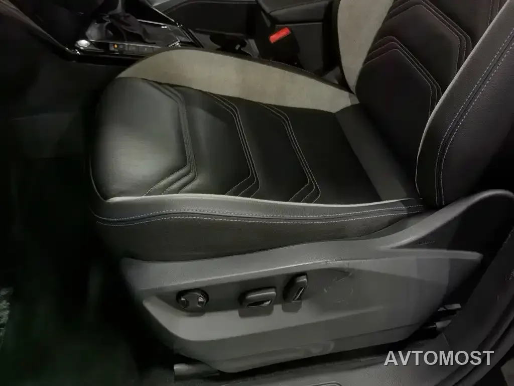 Volkswagen Tayron GTE Plug-in Hybrid 2020 Model 1.4T Luxury — фото 18