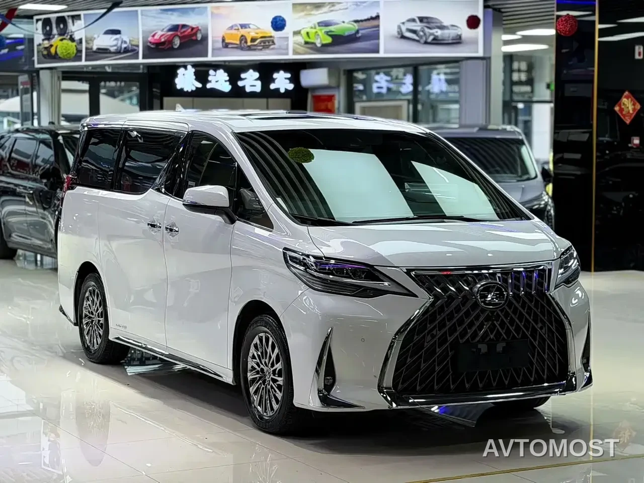 Lexus LM 2020 300h Seven-Seater Elegance Edition — фото 3