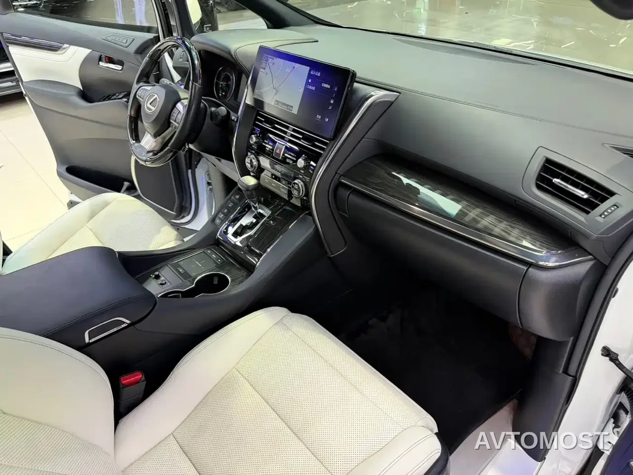 Lexus LM 2020 300h Seven-Seater Elegance Edition — фото 6