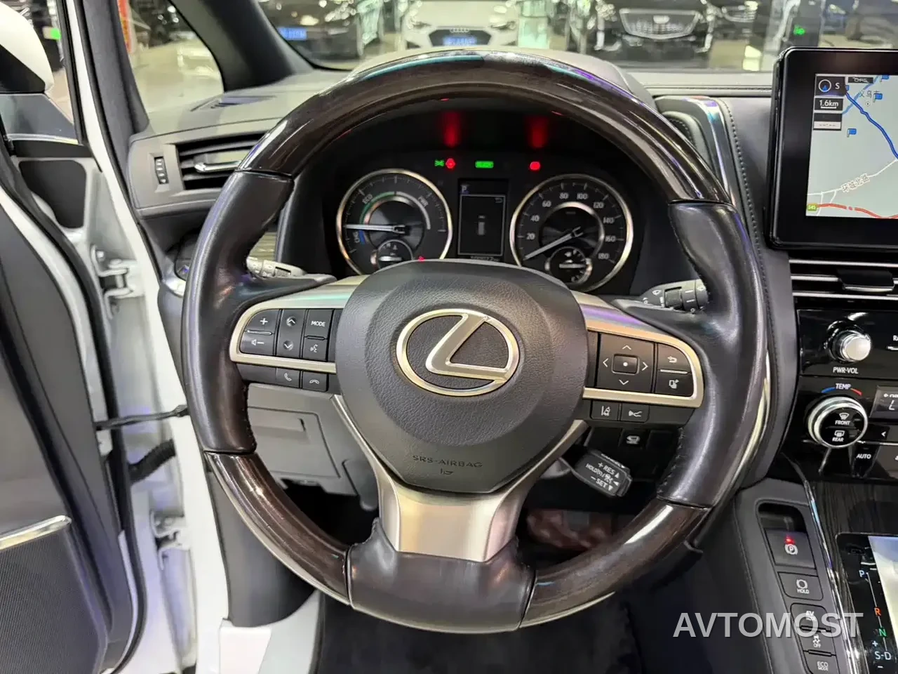Lexus LM 2020 300h Seven-Seater Elegance Edition — фото 7