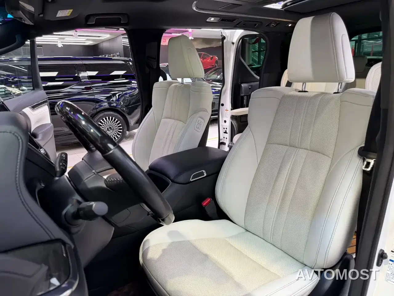 Lexus LM 2020 300h Seven-Seater Elegance Edition — фото 12