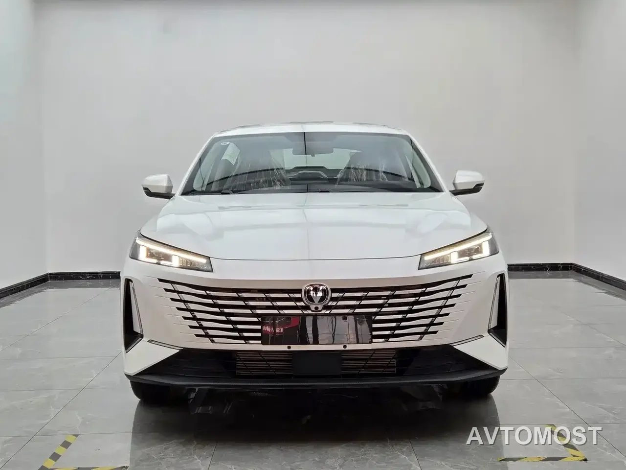 Changan Eado PHEV 2025 Smart New Blue Whale 145KM Battleship Edition — фото 2