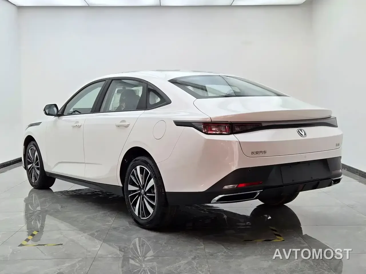 Changan Eado PHEV 2025 Smart New Blue Whale 145KM Battleship Edition — фото 3