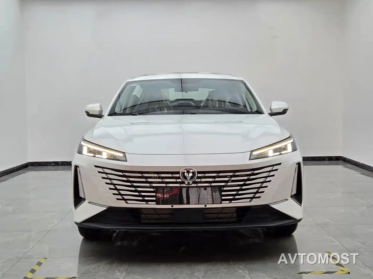 Changan Eado PHEV 2025 Smart New Blue Whale 145KM High-Performance Edition — фото 2