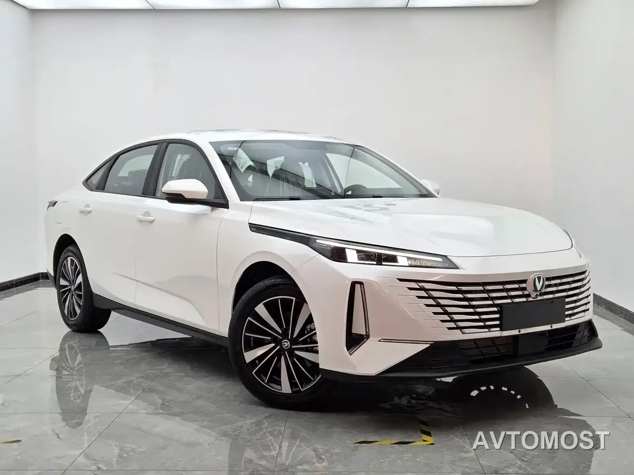 Changan Eado PHEV 2025 Smart New Blue Whale 145KM High-Performance Edition — фото 3