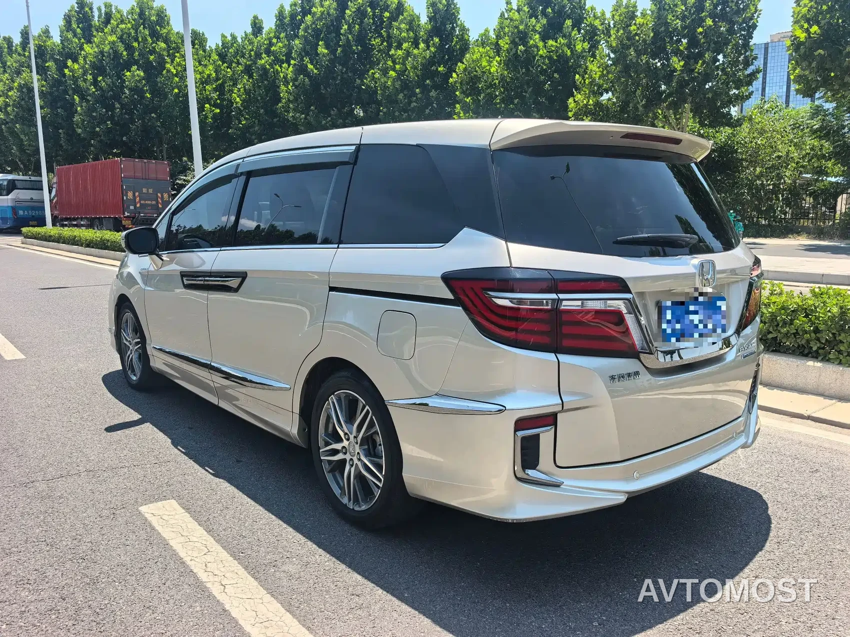 Honda Elysion 2019 2.0L Hybrid Luxury Edition — фото 4