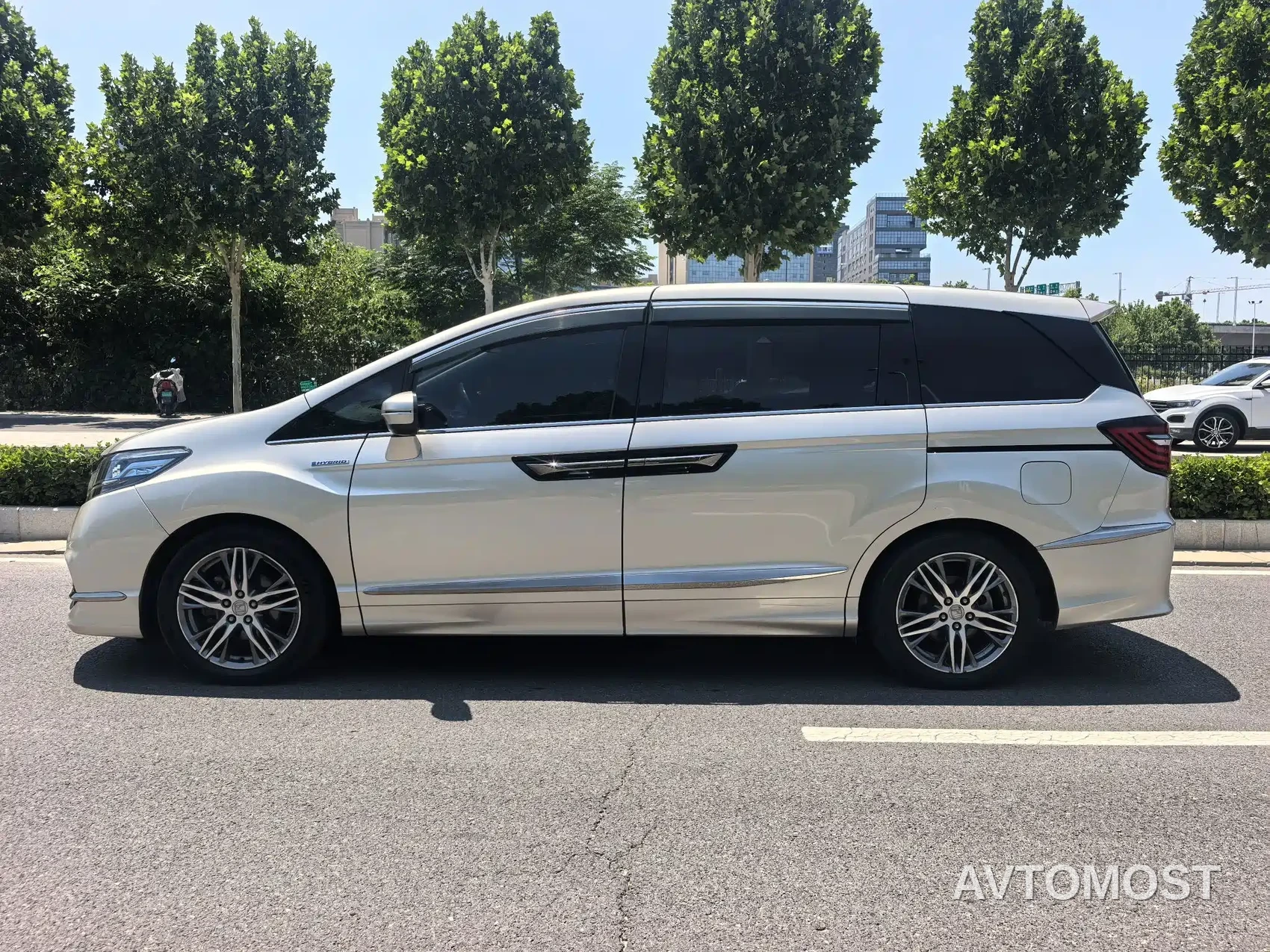 Honda Elysion 2019 2.0L Hybrid Luxury Edition — фото 8