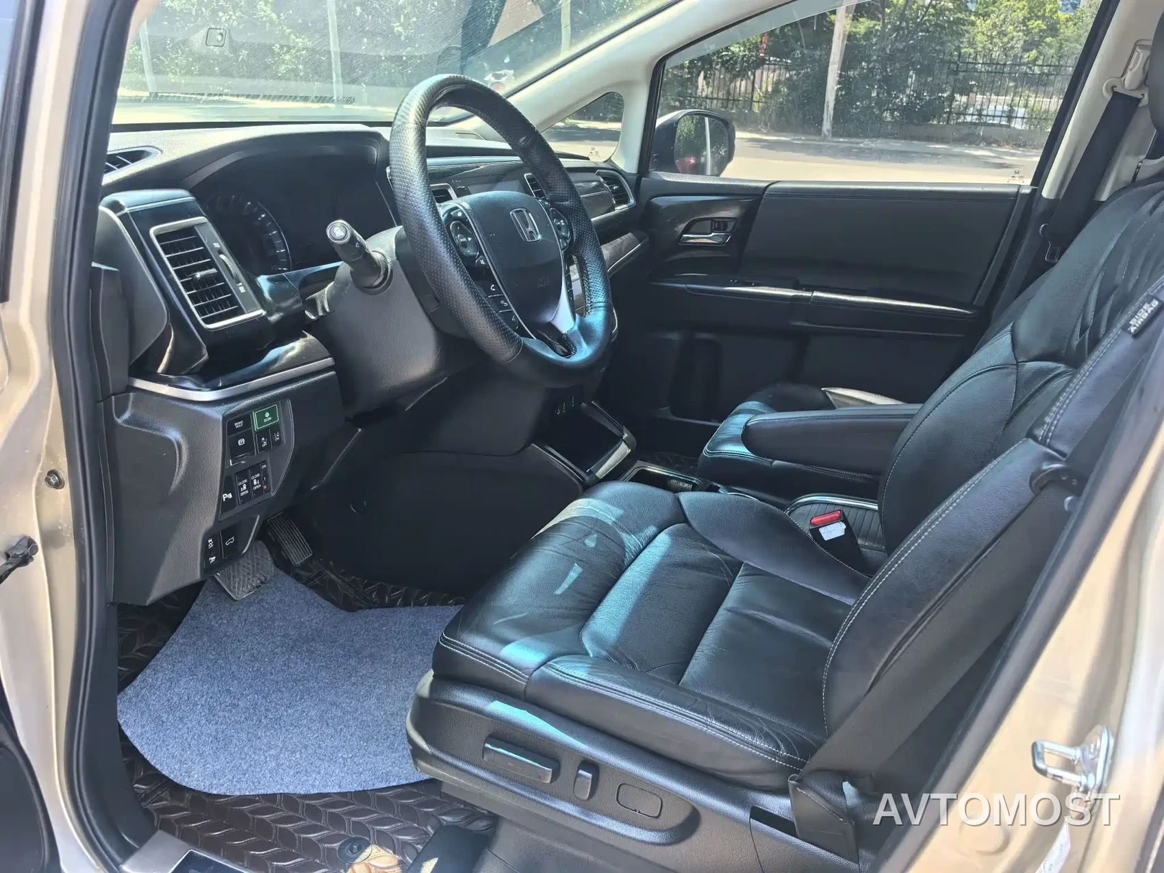 Honda Elysion 2019 2.0L Hybrid Luxury Edition — фото 11