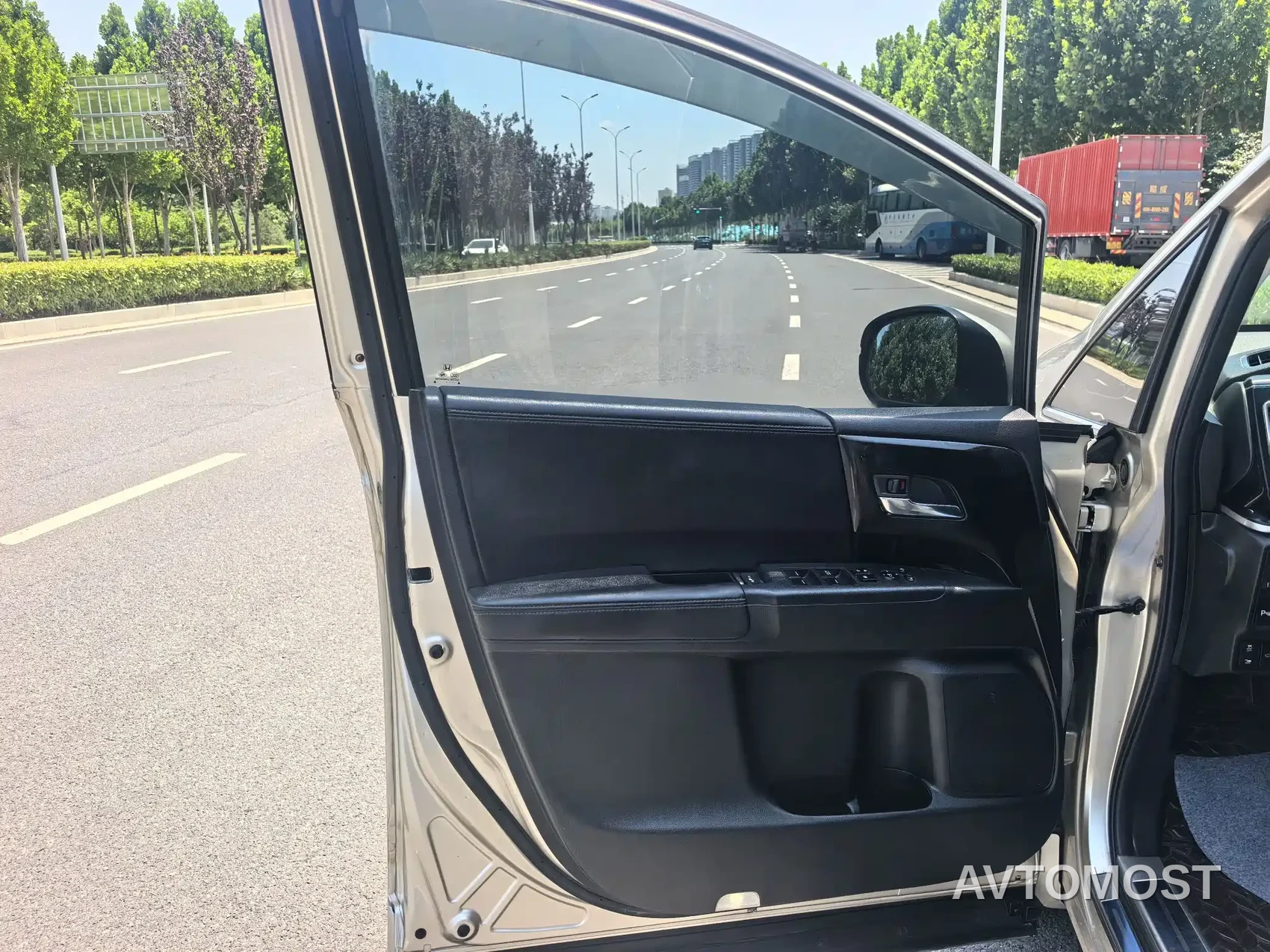 Honda Elysion 2019 2.0L Hybrid Luxury Edition — фото 12