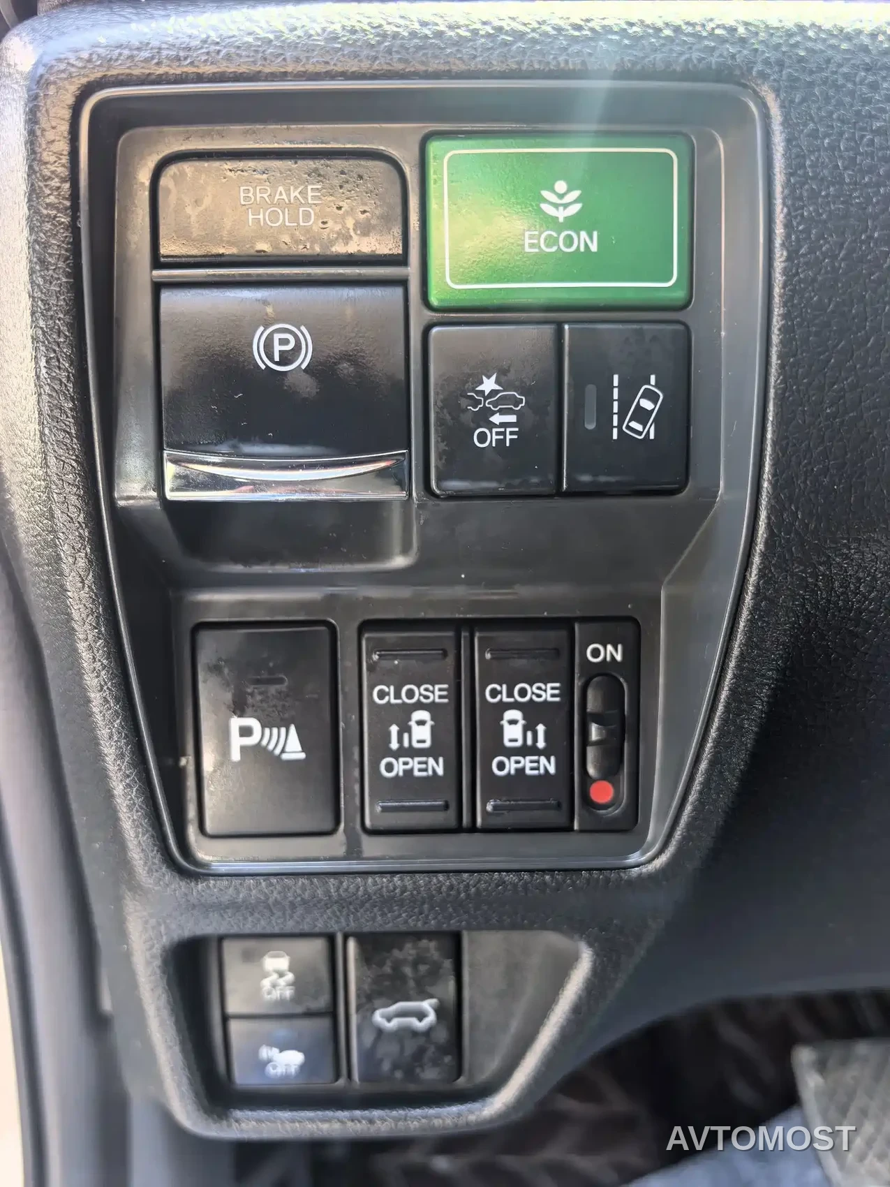 Honda Elysion 2019 2.0L Hybrid Luxury Edition — фото 13