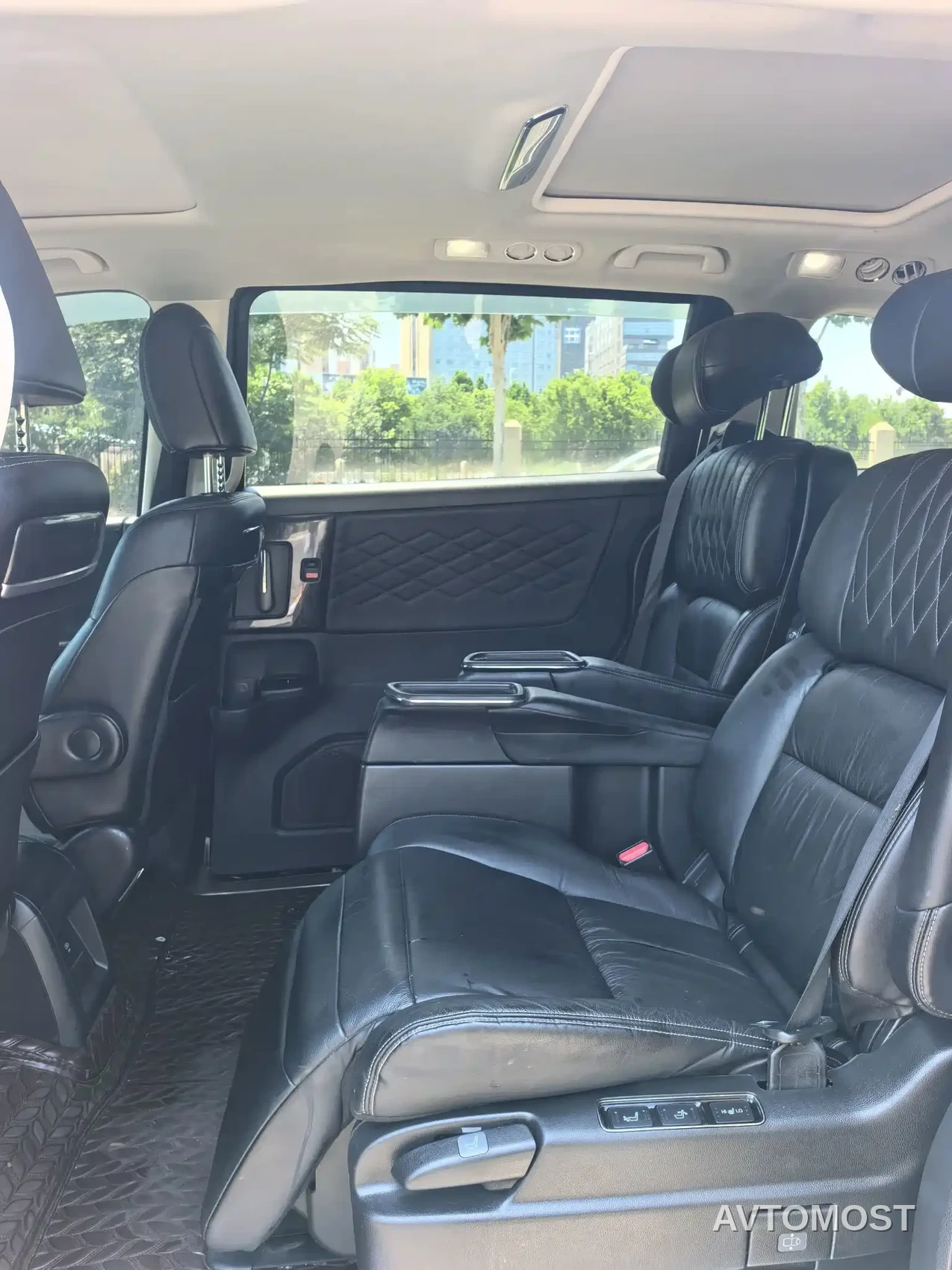 Honda Elysion 2019 2.0L Hybrid Luxury Edition — фото 14