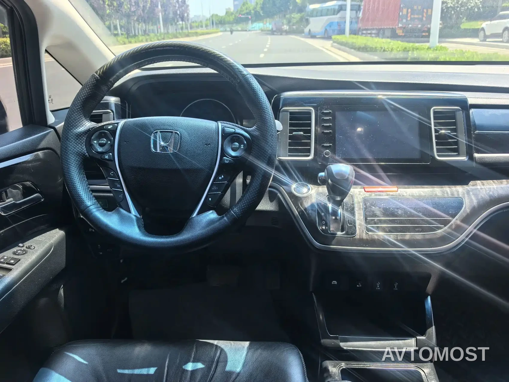 Honda Elysion 2019 2.0L Hybrid Luxury Edition — фото 16