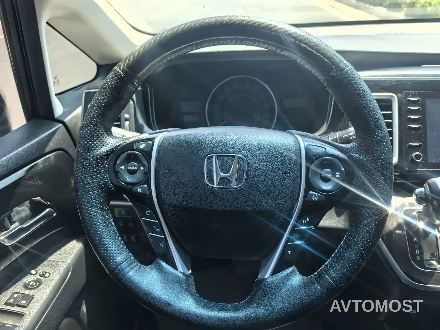Honda Elysion 2019 2.0L Hybrid Luxury Edition — фото 18