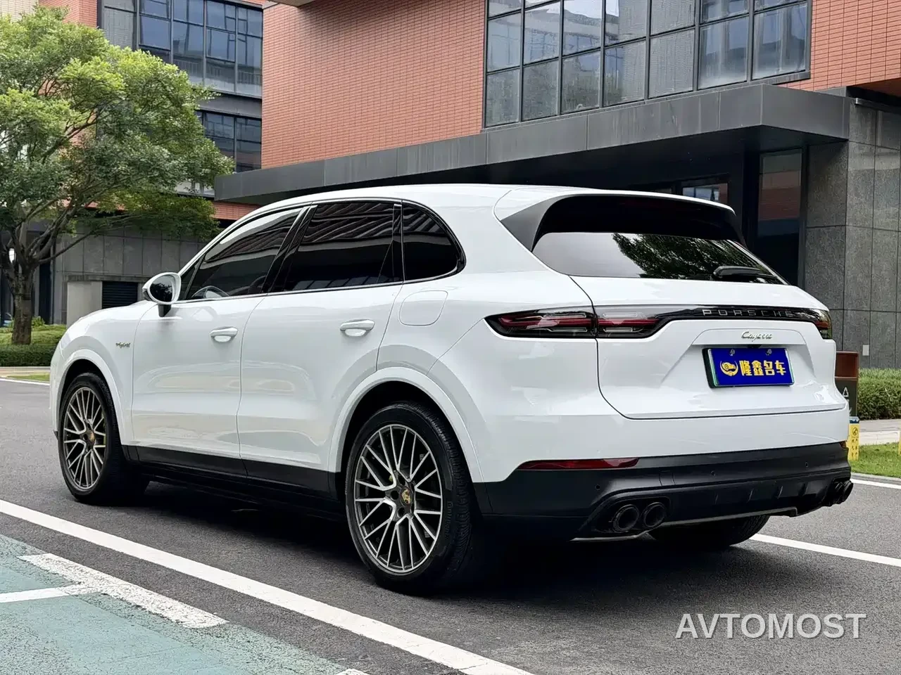 Porsche Cayenne New Energy 2021 Cayenne E-Hybrid 2.0T — фото 21