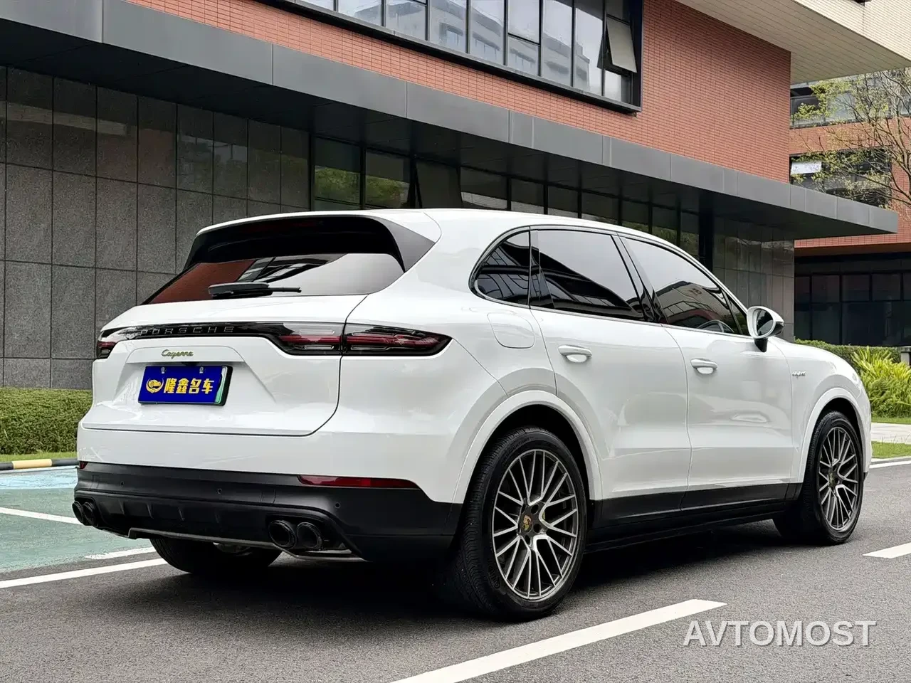 Porsche Cayenne New Energy 2021 Cayenne E-Hybrid 2.0T — фото 22