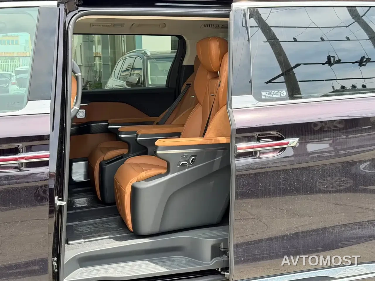 Hongqi HQ9 PHEV 2024 Model 2.0T AWD Business Edition — фото 6