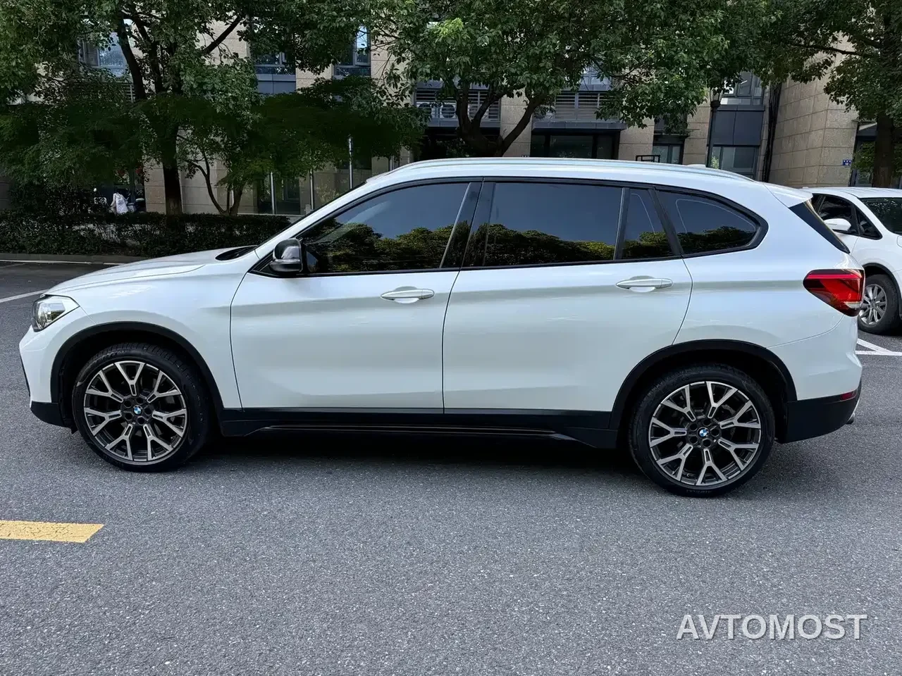 BMW X1 2022 xDrive25Li Premium — фото 9
