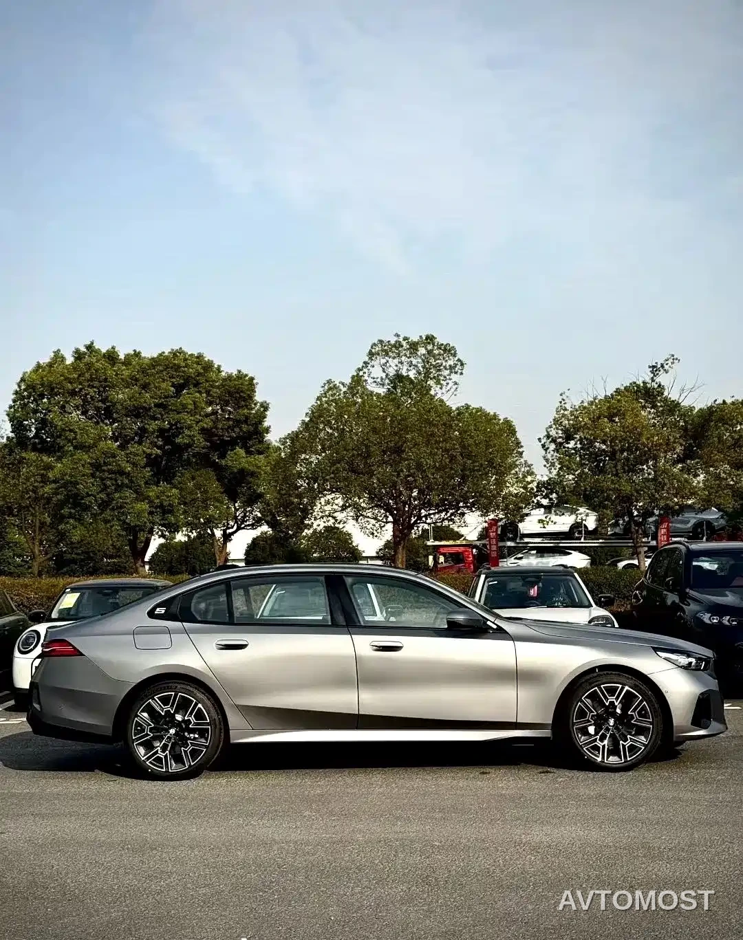 BMW 5 Series 2024 530Li Premium M Sport Package — фото 3