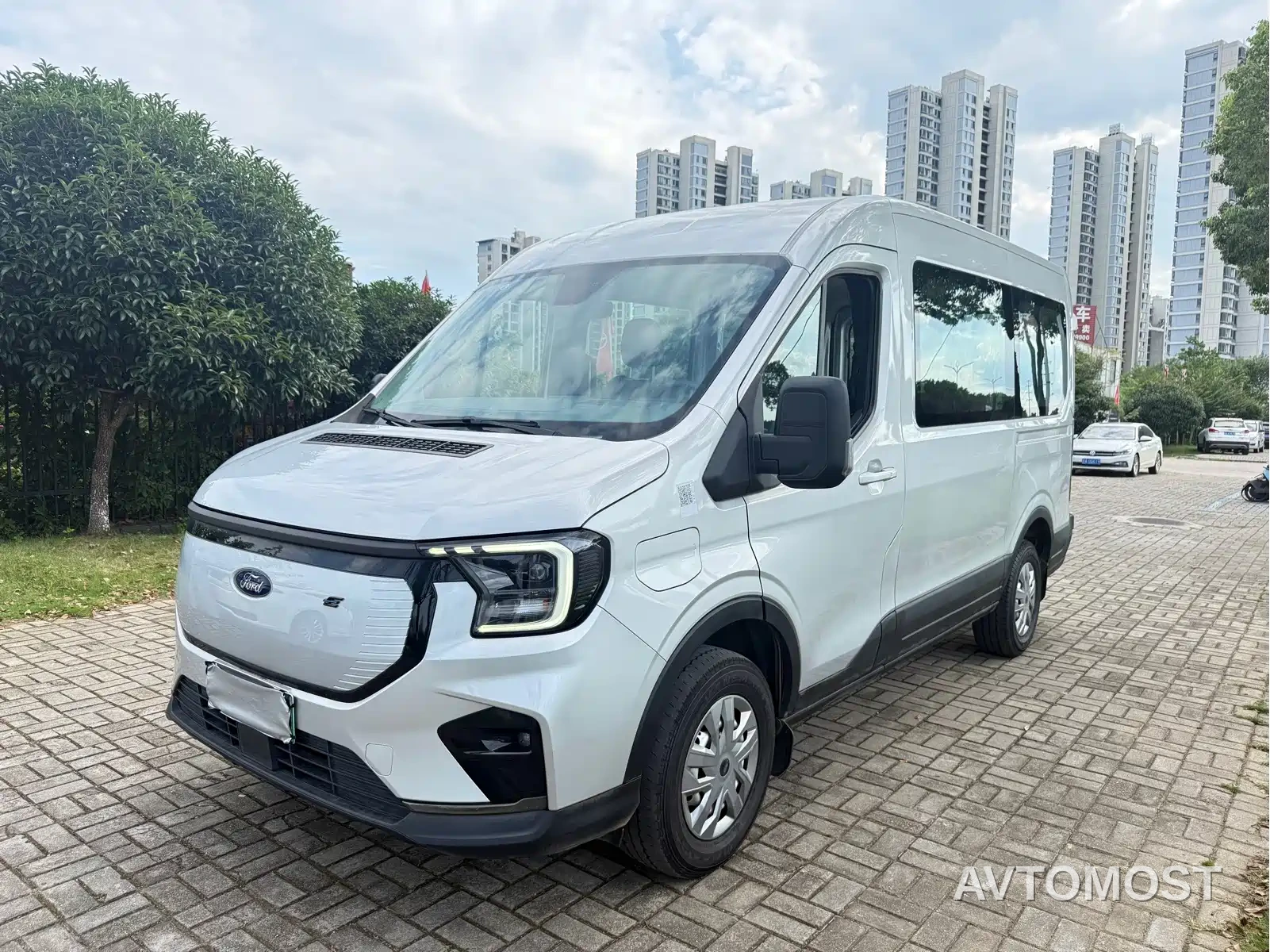 Ford E Transit 2024 Multi-Purpose Passenger Vehicle Medium Wheelbase Medium Roof 6-Seater 77.28kWh — фото 1