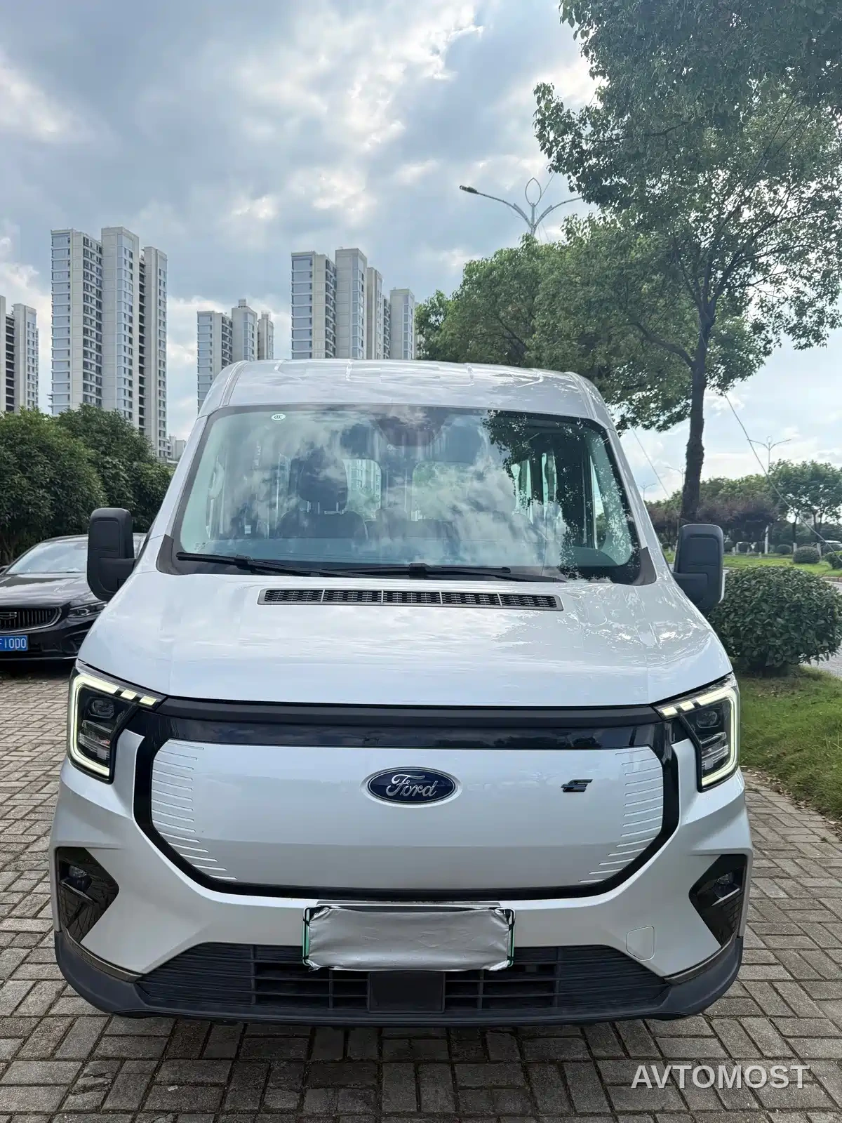 Ford E Transit 2024 Multi-Purpose Passenger Vehicle Medium Wheelbase Medium Roof 6-Seater 77.28kWh — фото 2