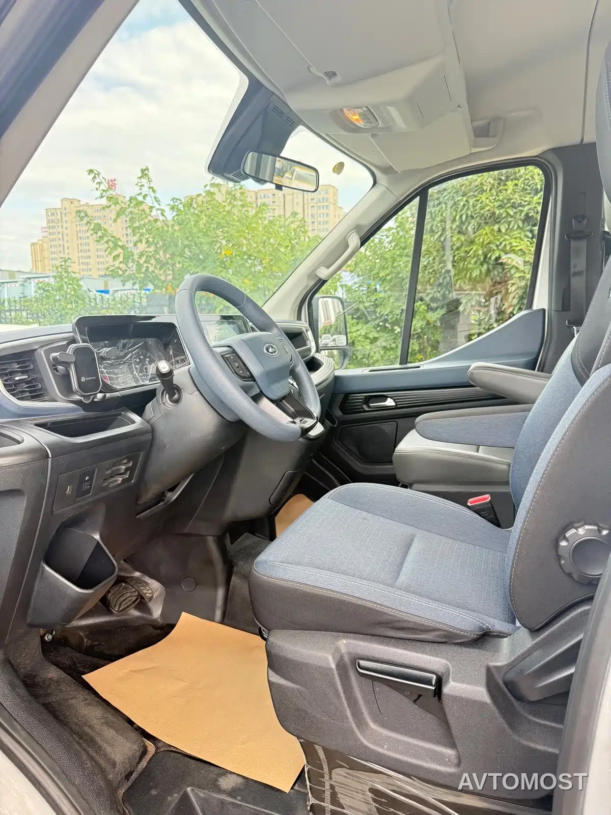 Ford E Transit 2024 Multi-Purpose Passenger Vehicle Medium Wheelbase Medium Roof 6-Seater 77.28kWh — фото 4