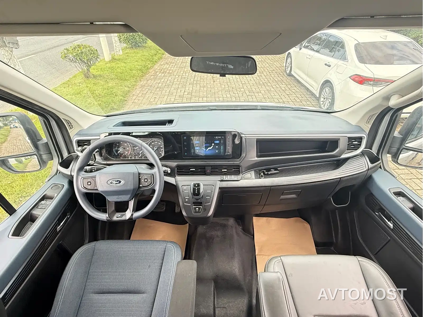 Ford E Transit 2024 Multi-Purpose Passenger Vehicle Medium Wheelbase Medium Roof 6-Seater 77.28kWh — фото 6