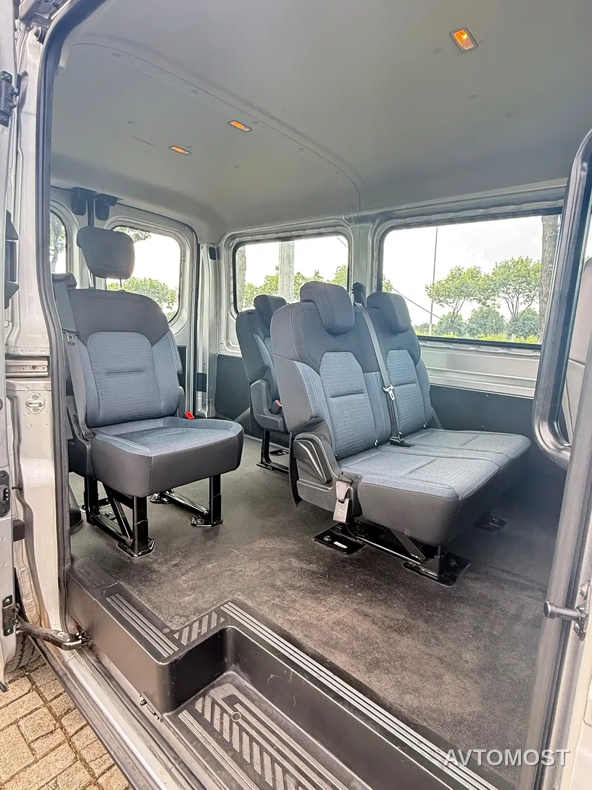 Ford E Transit 2024 Multi-Purpose Passenger Vehicle Medium Wheelbase Medium Roof 6-Seater 77.28kWh — фото 8