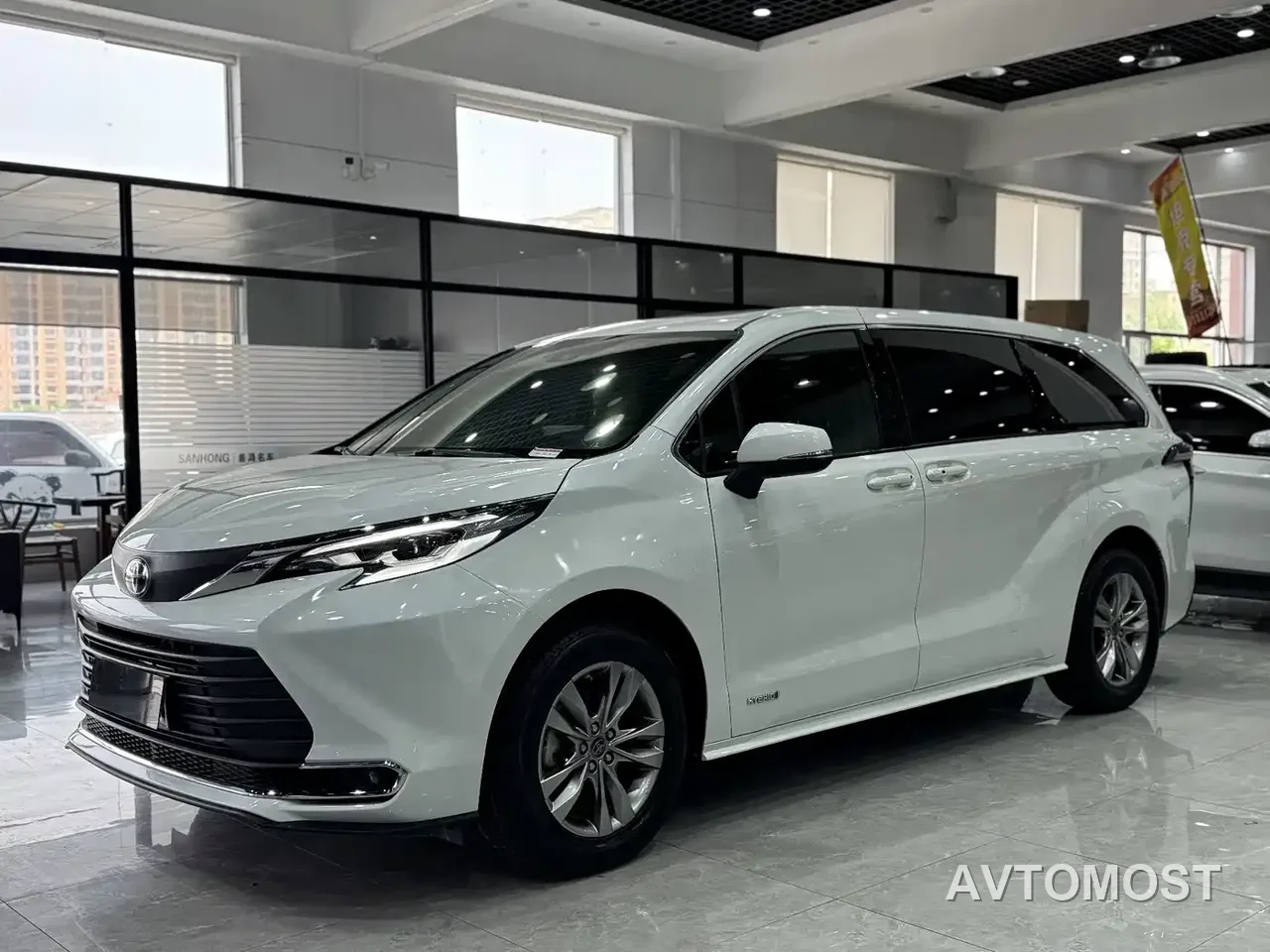 Toyota Sienna 2023 2.5L Hybrid Comfort Edition — фото 2