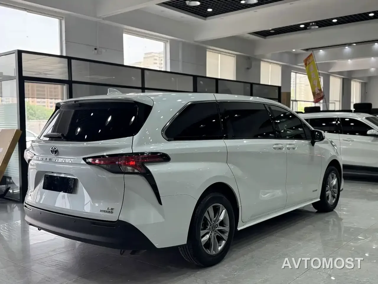 Toyota Sienna 2023 2.5L Hybrid Comfort Edition — фото 7