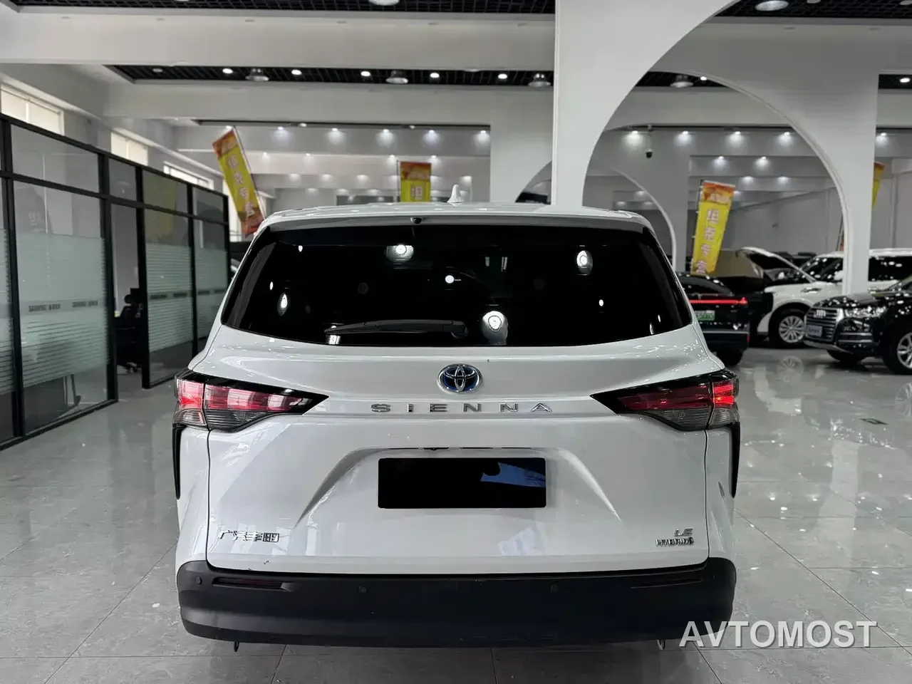 Toyota Sienna 2023 2.5L Hybrid Comfort Edition — фото 6