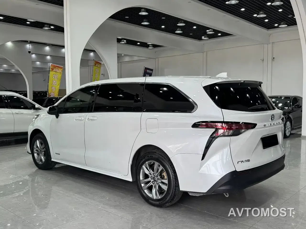 Toyota Sienna 2023 2.5L Hybrid Comfort Edition — фото 5
